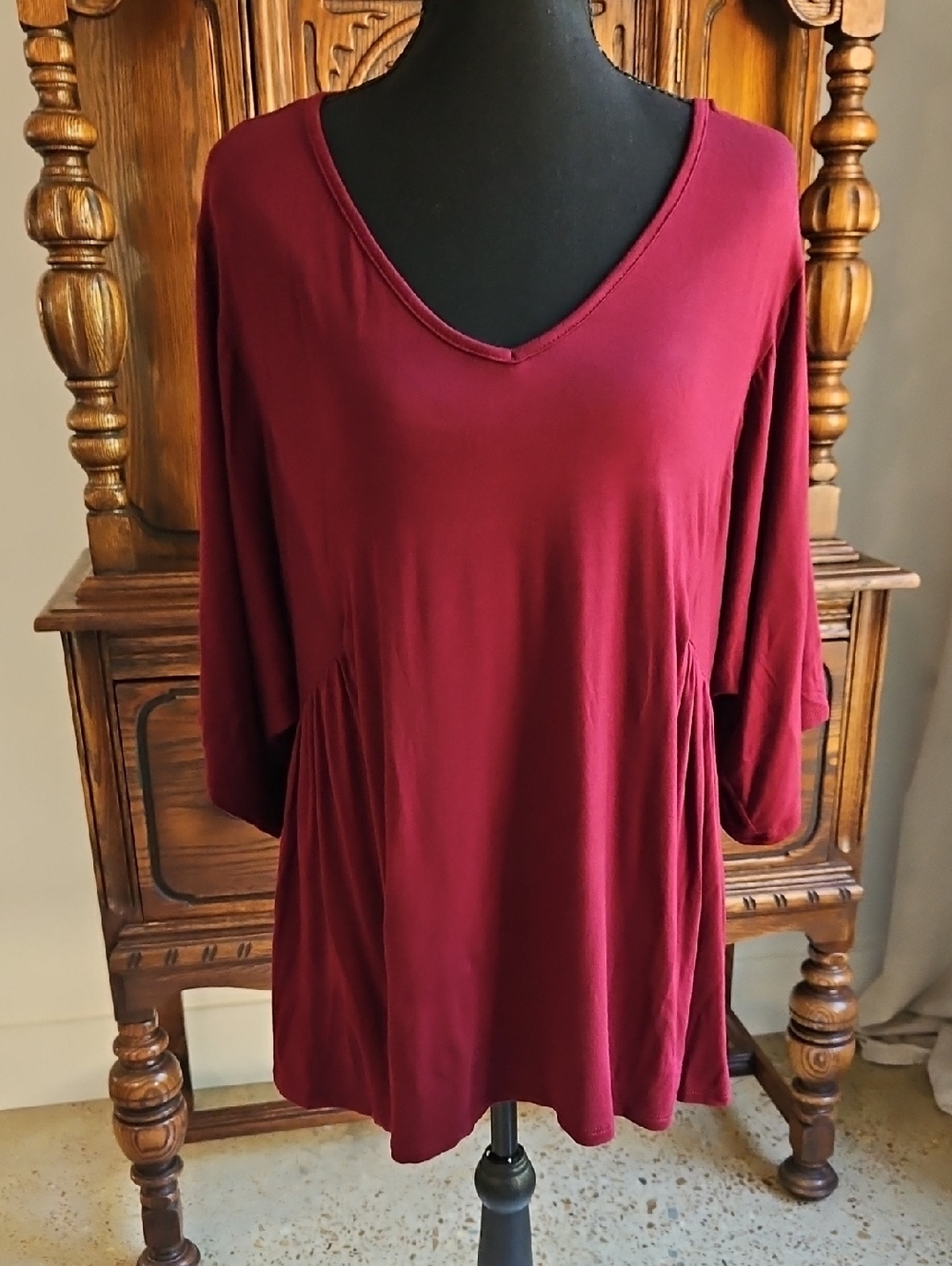 ADARA Women's V-Neck Tunic Top in Burgundy. Size L